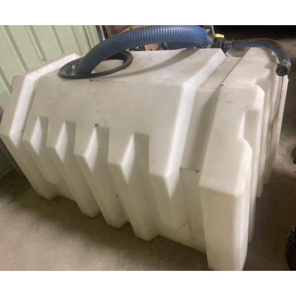 Water Hauling Tank w/ hoses