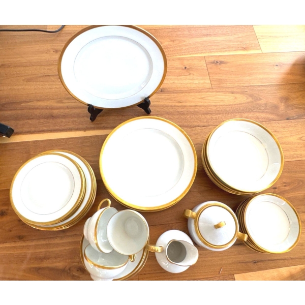 Haviland Limoges - 22K Gold Embellished Fine Porcelain- Tea Set