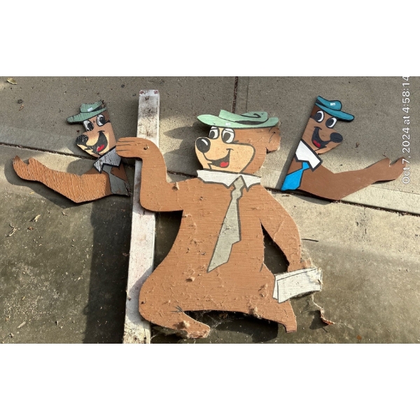 Yogi Bear Garden Decor 36T
