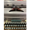 Image 2 : deluxe secretarial typewriter vintage