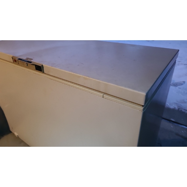 Camco White Freezer Extra Large Capacity Model FHC12CMW 50 W, 22 D, 35 T 