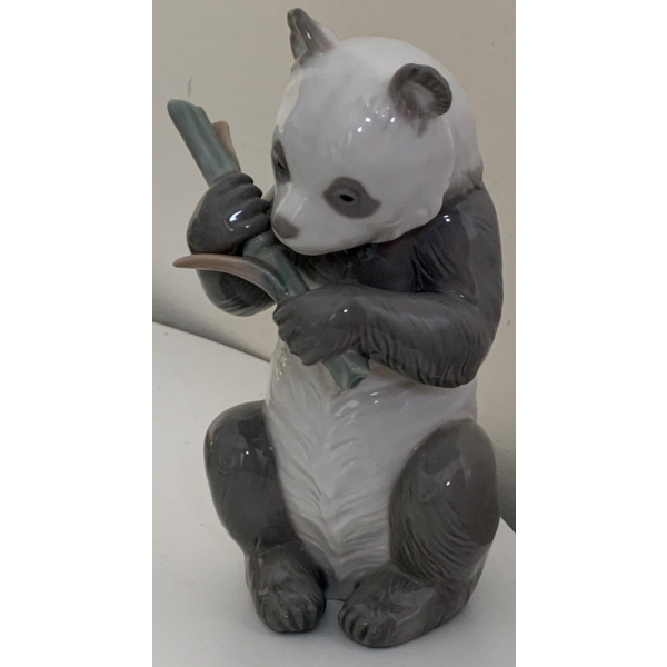 LLADRO Porcelain Bamboo Panda   -  6.5T 