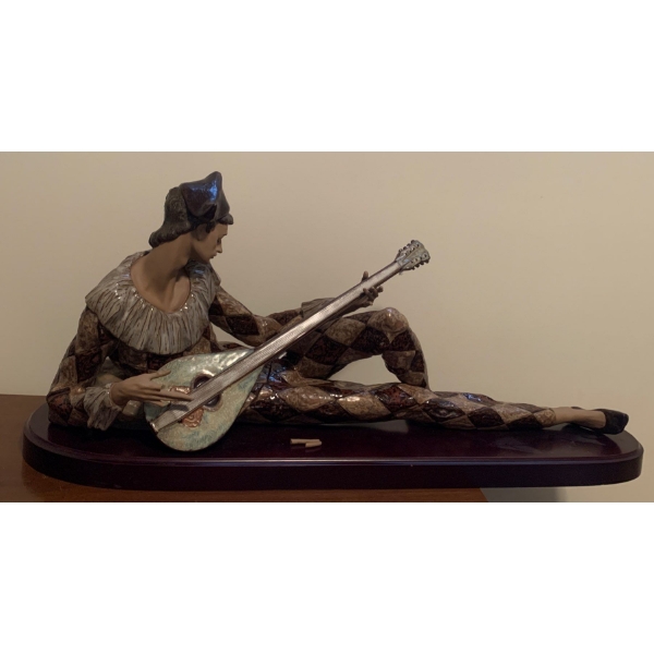 LLADRO Porcelain Stoneware Musical Harlequin 12x25 w/ Mahogany Custom Base