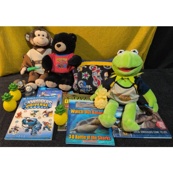 Childrens Lot Featuring Plushies, Twin Comforter, Books, and Novelty Lights