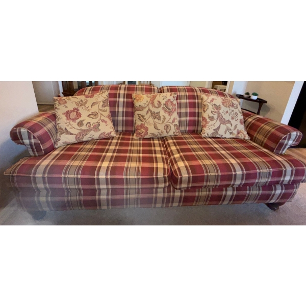 Oversized Plaid Love Seat Sofa 2 Seater w/ Floral Throw Pillows 81x40x32