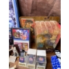 Image 5 : Elvis Collectibles - Figurine, Framed Print, Matchbox Collectibles, Microfiber, Cards, Clock, More 