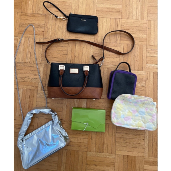 Assortment Of Women's Purses & Handbags
