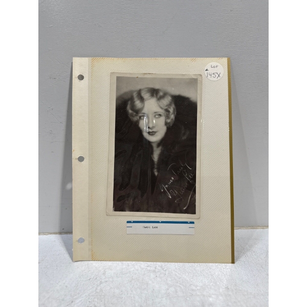 Gwen Lee Autograph