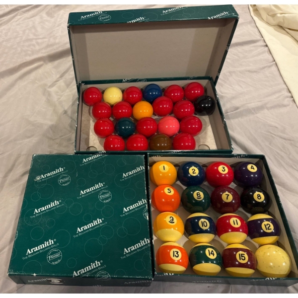 Standard Billiard Balls w/ Snooker Set