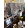 Image 5 : Burbank Cast Iron Wood Stove with Accessories