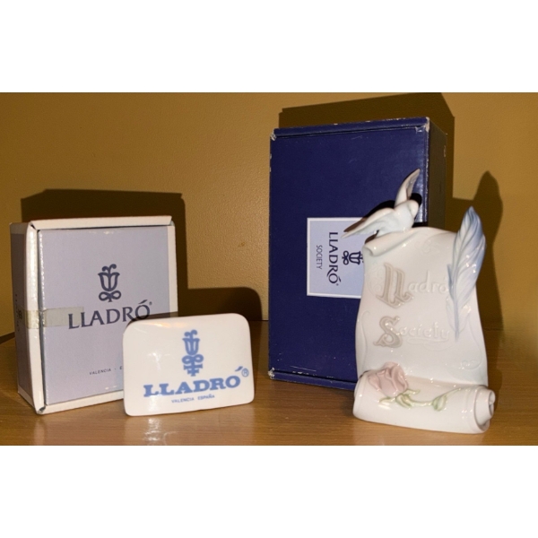 Lladro: Collection Marker 3.5 X 2.5, Scroll w/ Dove 3.5 W, 2 D, 6.5 T 