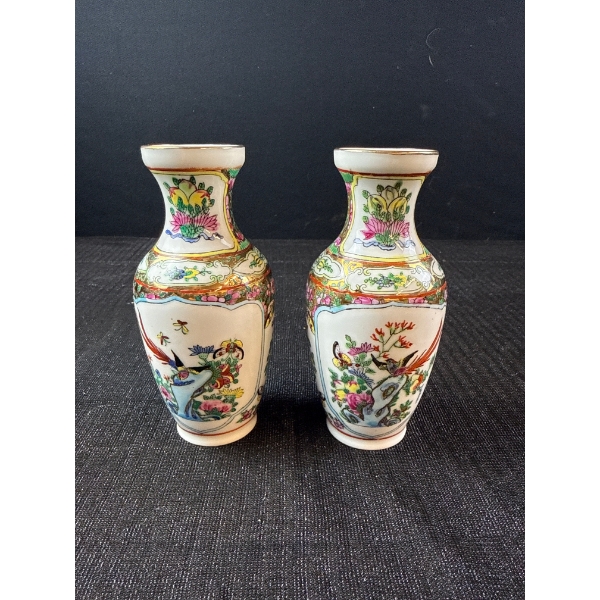 Pair of vintage Chinese painted porcelain vases 5.5”