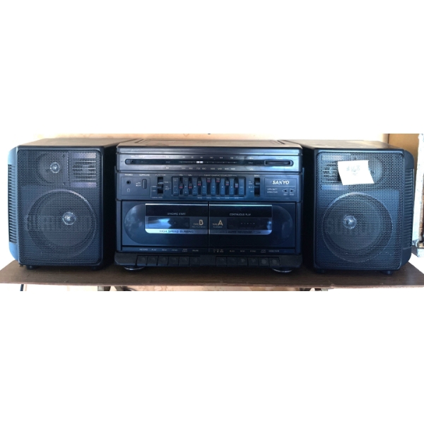 Sanyo Vintage Surround Style Boom Box with double cassette & AM/FM Stereo