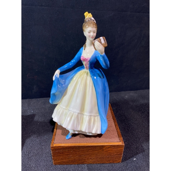 Royal Doulton Figurine 'Leading Lady' 8T 