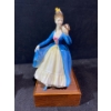 Image 1 : Royal Doulton Figurine 'Leading Lady' 8T 