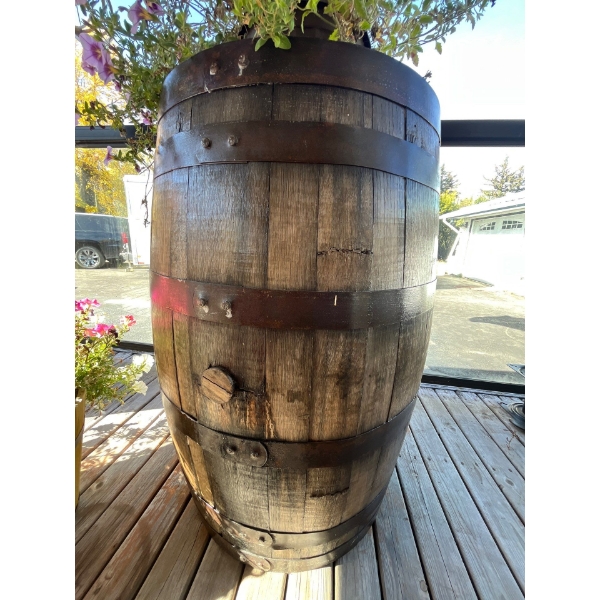  large oak Whiskey Barrel
