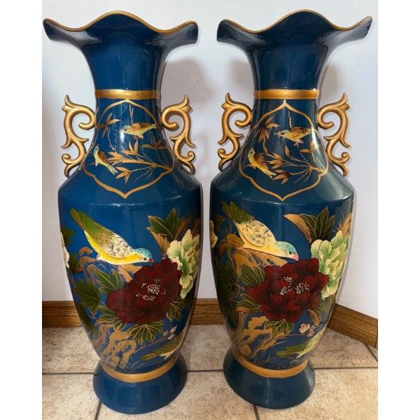 Stunning Turquoise Enamel Japanese Porcelain Vases 32T