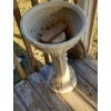 Image 10 : Outdoor Garden Lamp, Pedestal 28 h, Bird Feeders, Resin Chairs, Plastic Birdbath