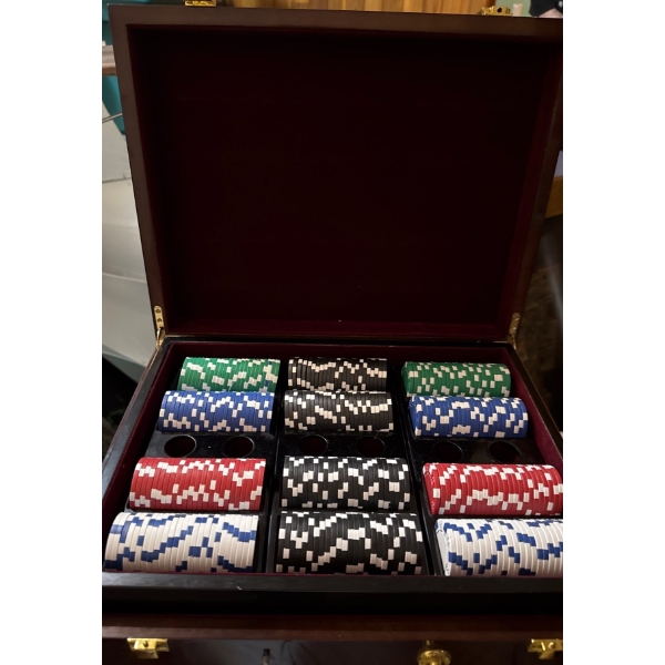 DELUX Poker Chip Set In Hard Shell Travel Case 