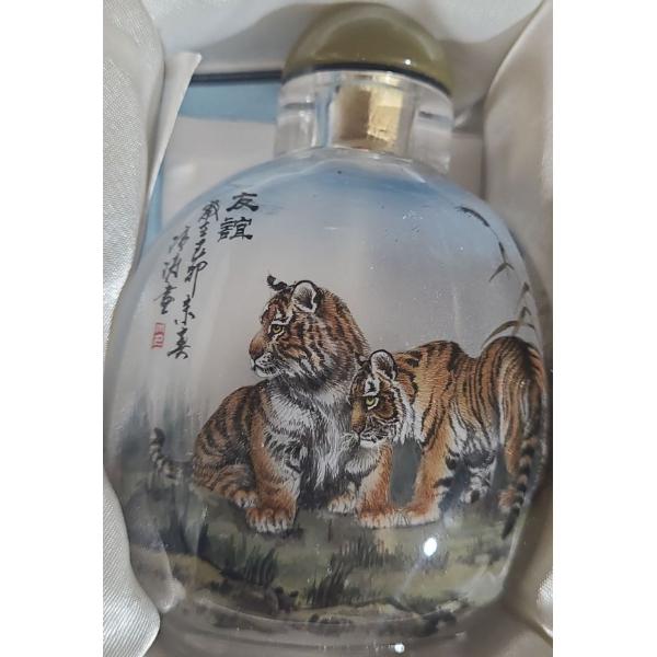 Artist: Du Qing Tao "Tiger" Wang Xisan Ji School Reverse Painting Snuff Bottle