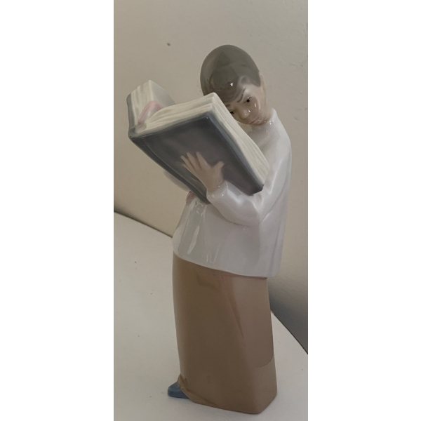 LLADRO Porcelain Choir Boy Figure w/ Book - 8T 