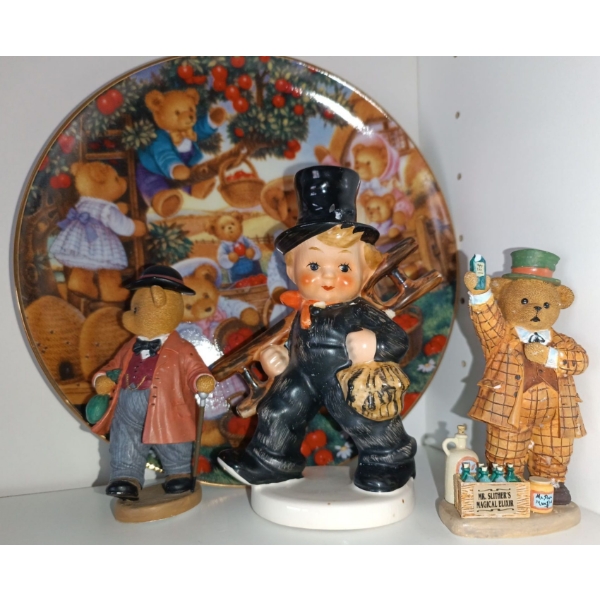 Goebel Figurine w/ Teddy Bears & Collectible Plate