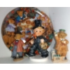 Image 1 : Goebel Figurine w/ Teddy Bears & Collectible Plate