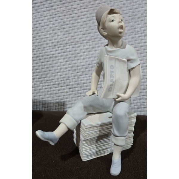Nao Made In Spain By LLadro Figurine 8 Inches Tall
