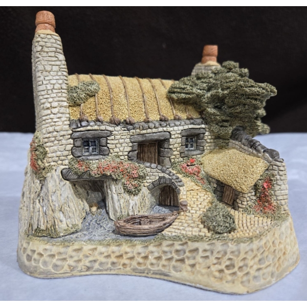 The Scottish Collection 'The House on the Loch' By David Winter