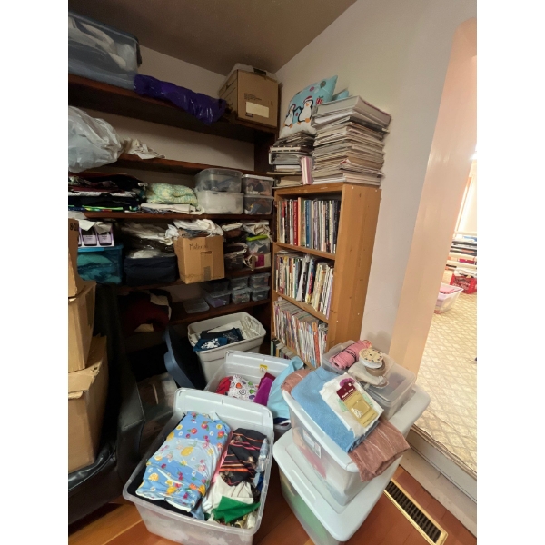  Large selection of quilting, material sowing quilting, and knitting books along with shelf containi