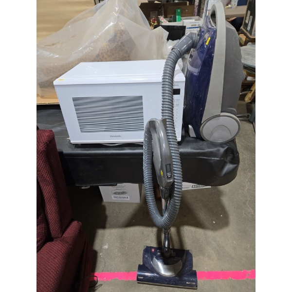 Panasonic Microwave + Kenmore Elegance Vacuum Cleaner Model NO. 116. 23404211C