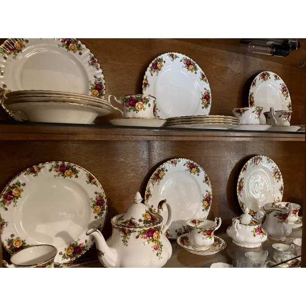 Royal Albert old Country Rose 8 place set large plates bread and butter plates soup bowls tea cup an