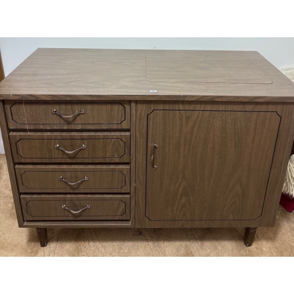 Bernina Sewing Machine 40 x 18 x 29T