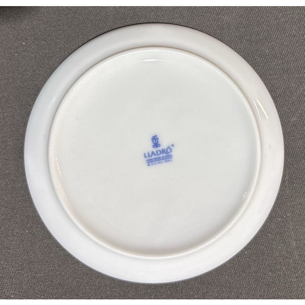 Lladró Porcelain Lot: Lithophane Lamp, Toy Soldier Ornament, Plate