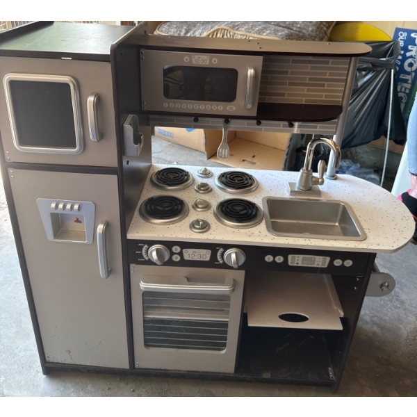 Children's Kitchenette Play Station w/ Accessories 44x35