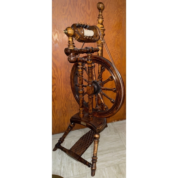 Antique Spinning Wheel 39T 