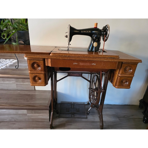 1930's Singer Model 15-91 Sewing Machine with Attached Table- Tested and Working!