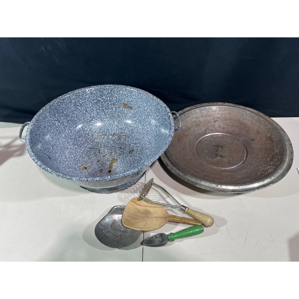 Large Enamel Wok plus Utensils and Lid