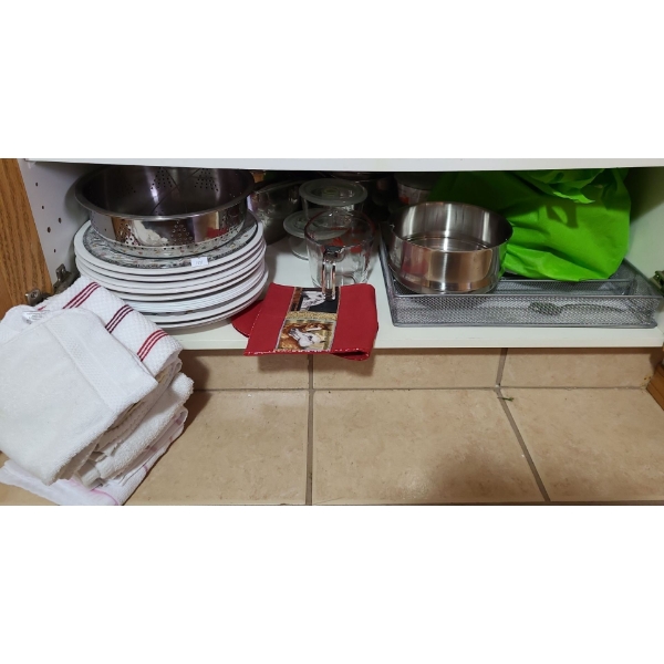Miscellaneous Kitchen Items Includes: Pots, Plates, Storage Containers, Tableware