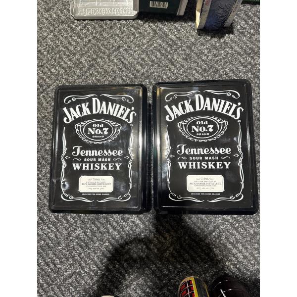 jack daniels collector  tin with cups