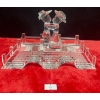 Image 1 : Collectible Crystal Ornament of Two People Kissing On A Bridge