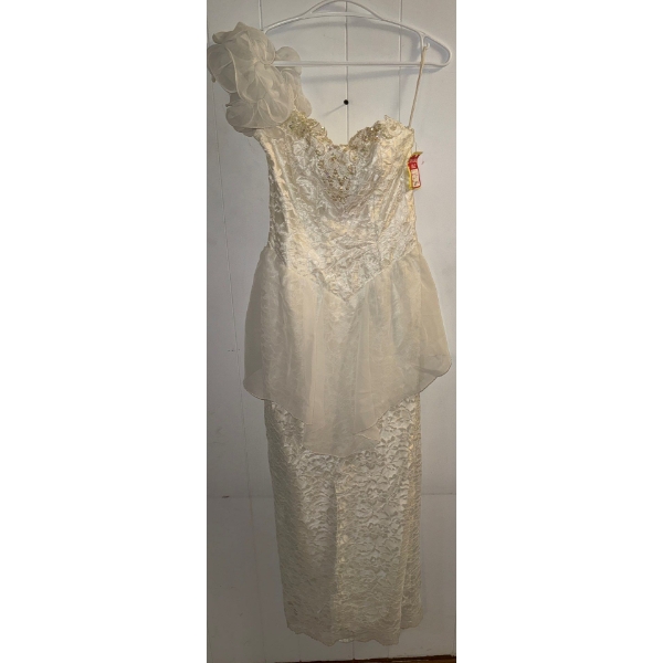 Retro Single Sleeve Post Ceremony Wedding Dress Approx. Size 6-8