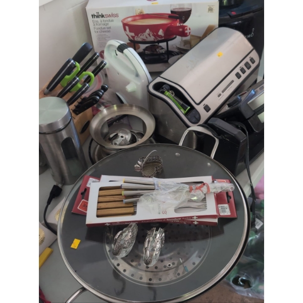 Kitchenware - Pans, Bakeware & More 
