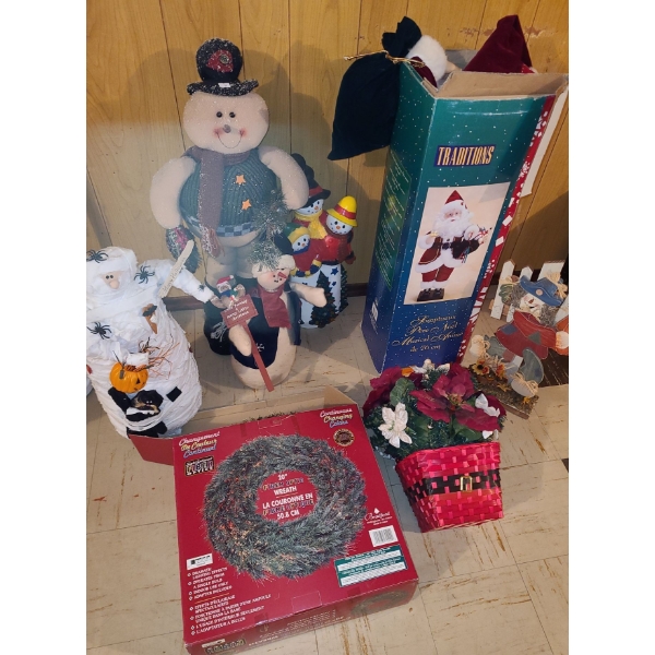 Holiday Decor Including: Santa, Snowmen, Wreath, and More!