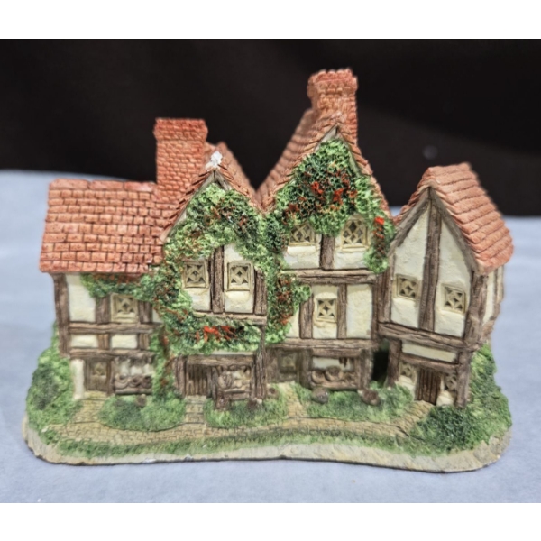 Hand Carving 'Apothecary's Shop' By David Winter 