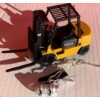 Image 1 : Norscot CAT GP25K Cat Lift Truck 1:25  Scale Die-Cast