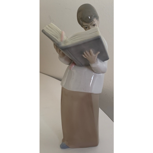 LLADRO  Porcelain Choir Boy - 8T  