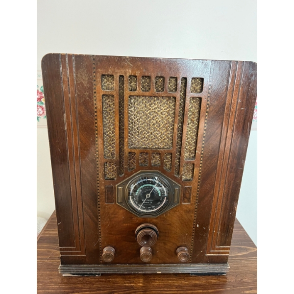 vintage De Forest Crosley tube radio from the 1930s,
