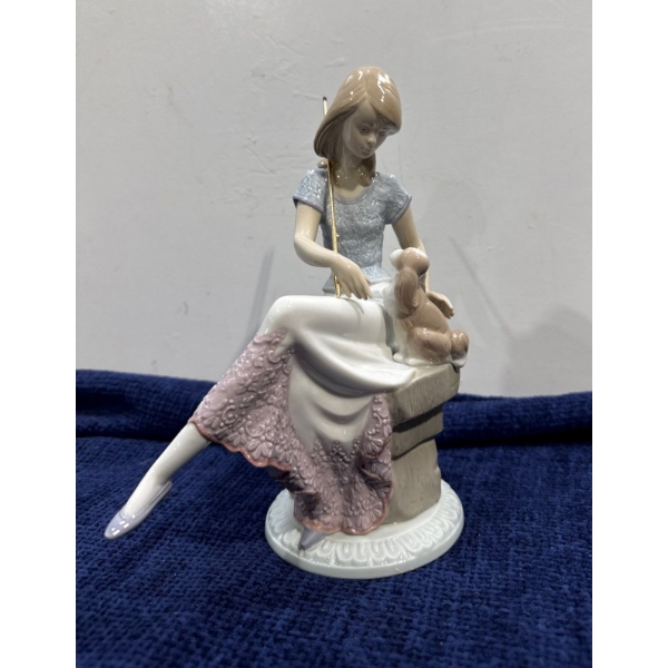 LLADRO "Picture Perfect" 6Wx8.5T (with original box)