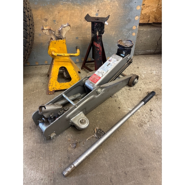 Jack Collection - 1 Hydraulic & 2 Manual Jack Stands 